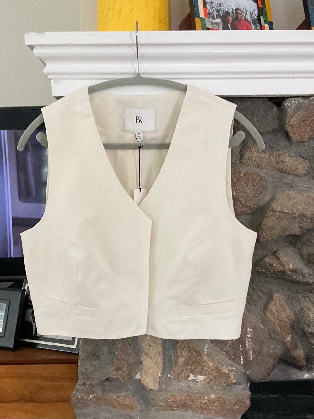 New Banana Republic Cream V-Neck cropped Vest